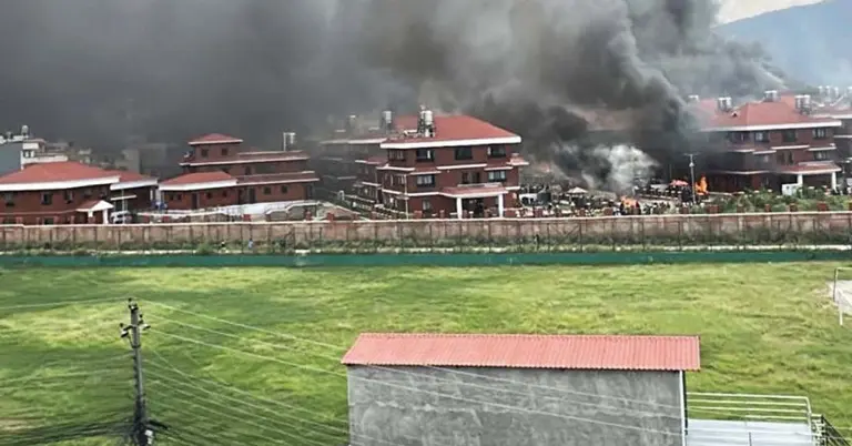 নেপালে সরকারি বাসভবনে অগ্নিসংযোগ